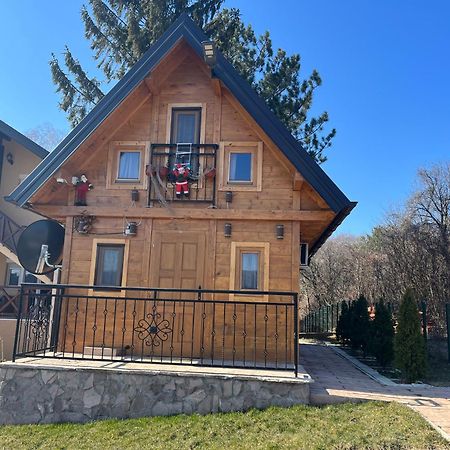 Apartmani Joka I Drvene Kucice 브르드니크 외부 사진