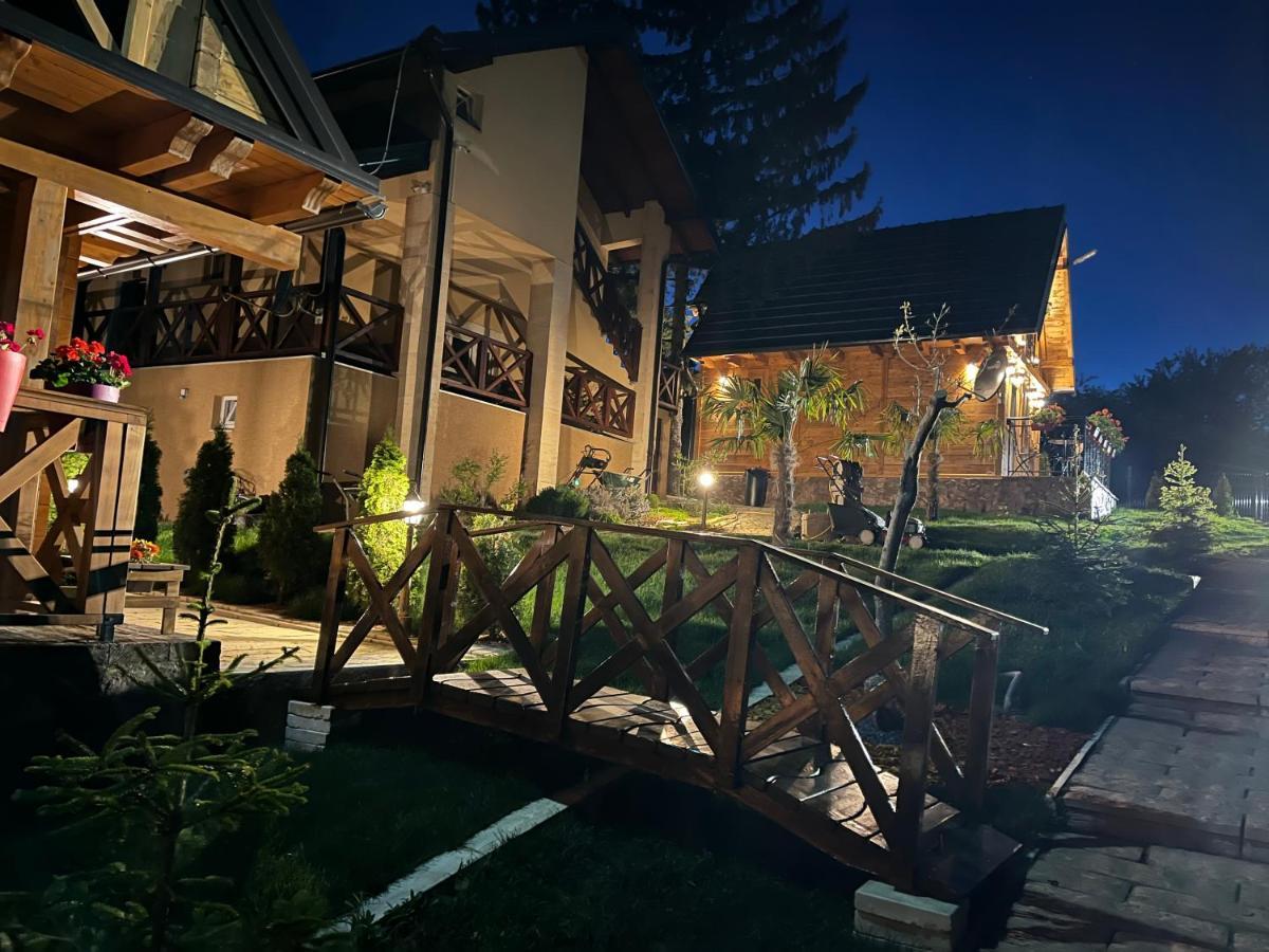 Apartmani Joka I Drvene Kucice 브르드니크 외부 사진