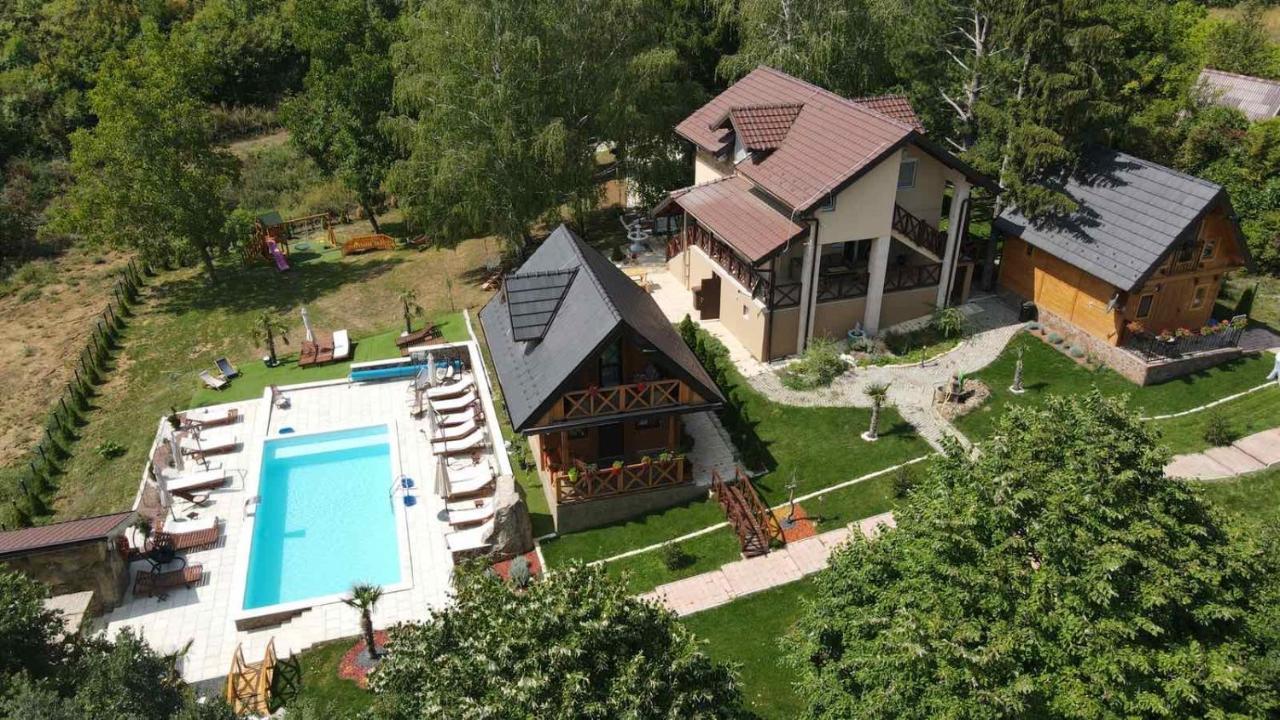 Apartmani Joka I Drvene Kucice 브르드니크 외부 사진